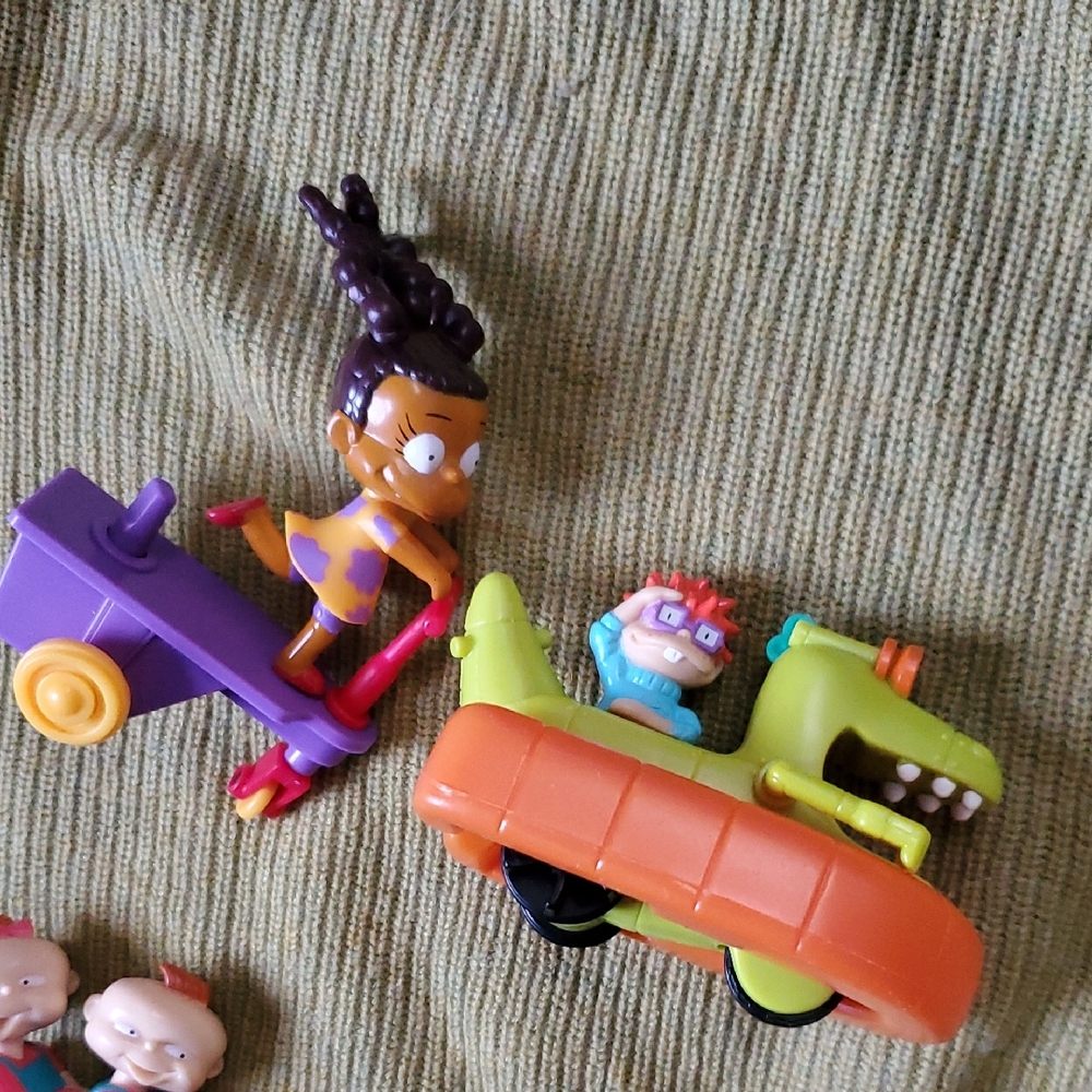 1998 BK Rugrats Chuckie Riding Raptor + Susie Scooter Easter Basket Toys